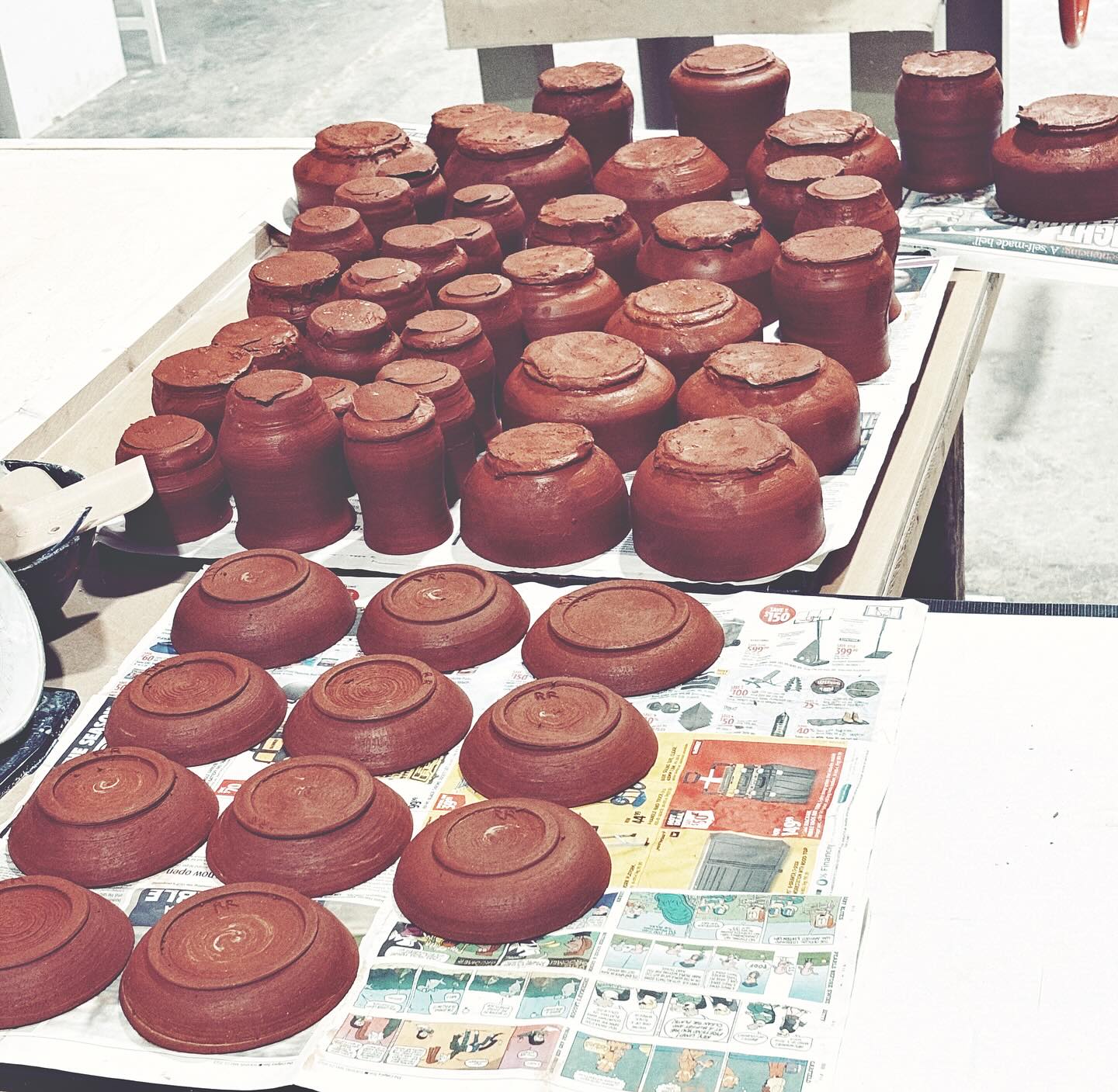 Don’t ask me questions. the answer is always pottery.
made a a few tea cups and matcha bowls. hopefully ready in time for next friday marda loop market.
also. this hawaiian red clay won’t be seen again. i absolutely hate cleaning it.
#pottery #ceramics #handmadepottery #wheelthrown #functionalceramics #modernceramics #ceramicsofinstagram #handmadehome #slowliving #calgaryartist #canadianartist #localartist #handmadecalgary #ceramicart #stoneware #pshclay #centeredclaystudio
