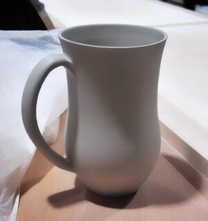 soooooonz. i will go home. still so@many mugs to handle.

i really like this one