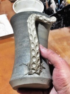 A little octo-collab never hurt nobody 🐙

@toocraftyforherowngood @kaypaul705 @rupertrooster @centredclaystudios
#octocollab #centredclaystudios #centredclaystudioyyc #pottery #ceramics #tentaclemug #octopusmug #handmade #clayart #yycpottery #yycart #pottersofinstagram #makersgonnamake #mudclub #claycommunity #ceramicart #potterylife #potterylove #handbuiltpottery #creativeprocess #teamwork #collab