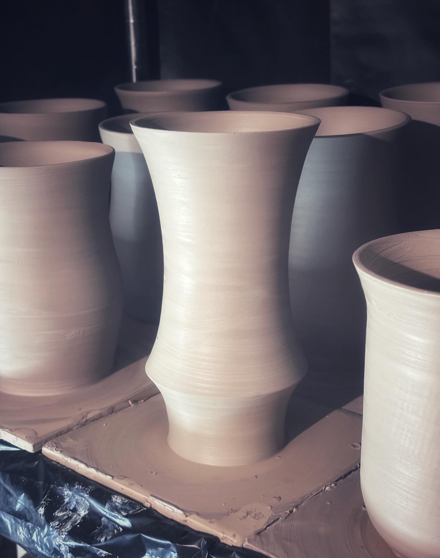 UNDER $100 ART SHOW — WEEK 1
dec 4–7 • 1111 9 ave sw • calgary
tickets in @under100artshow bio
#yycart #yycpottery #yycarts #yycartscene #rupertrooster #rupertroosterceramics #centredclaystudios #canadianpotter #ceramicscanada #wheelthrown #potteryprocess #handmadecalgary #albertamade #yycevents #underdollar100 #artshowyyc @under100artshow