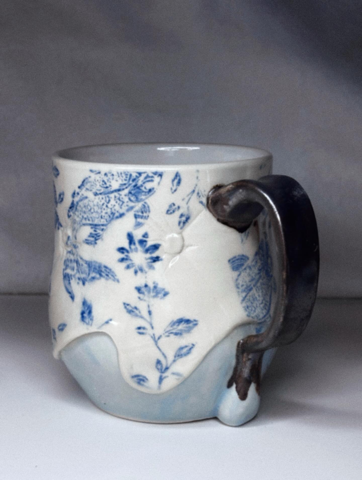 pottery..
#HandmadeCeramics #AlteredPottery #BlueAndWhitePottery #CeramicArt #WarpedClay