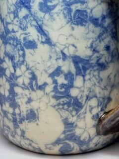 so... I made a goof... can anyone point out what i goofed? I will be surprised if anyone says it.
(If I told you, 🤫 shhhhh)
#HandmadePottery #CeramicMugs #BluePottery #TransferwareStyle #PotteryUnboxing