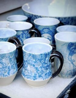 😲🤫 🙏
i dunno what to say
#HandmadePottery #CeramicMugs #BluePottery #TransferwareStyle #PotteryUnboxing