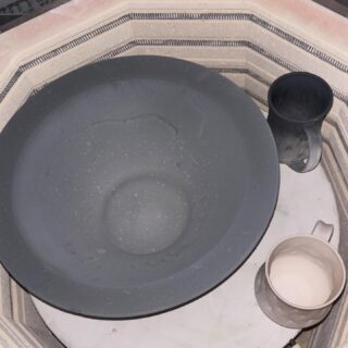 sooo... i made a really nice giant test tile i guess. why do i do this to myself...
#pottery