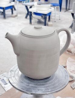 Still drying, still needs the fancier parts, but the shape is there now. This is the stage I like most sometimes.
More to come when the extra bits are on.
#pottery #ceramics #teapot #wheelthrown #workinprogress