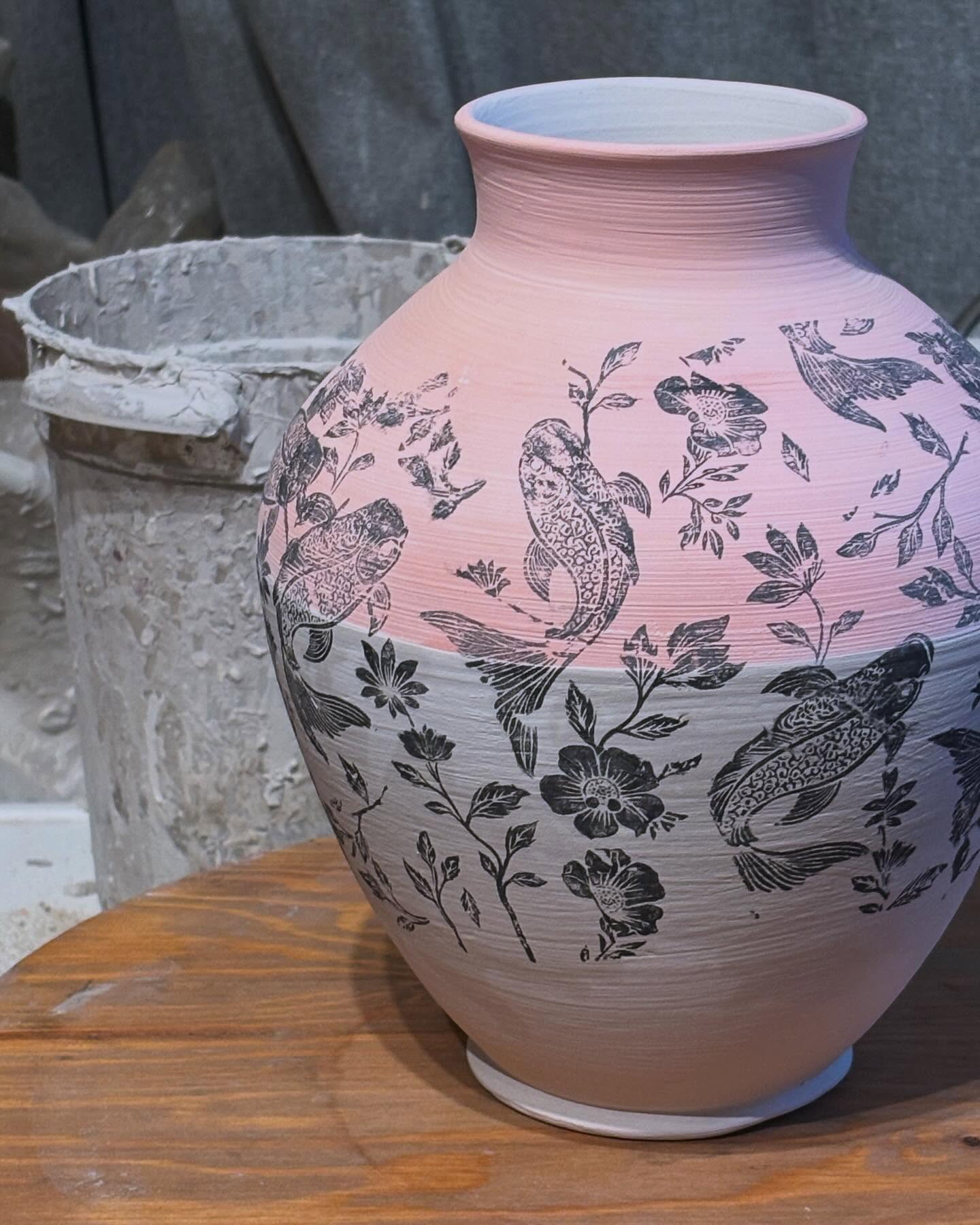 vase in progress.
top half clear
bottom half matt white.