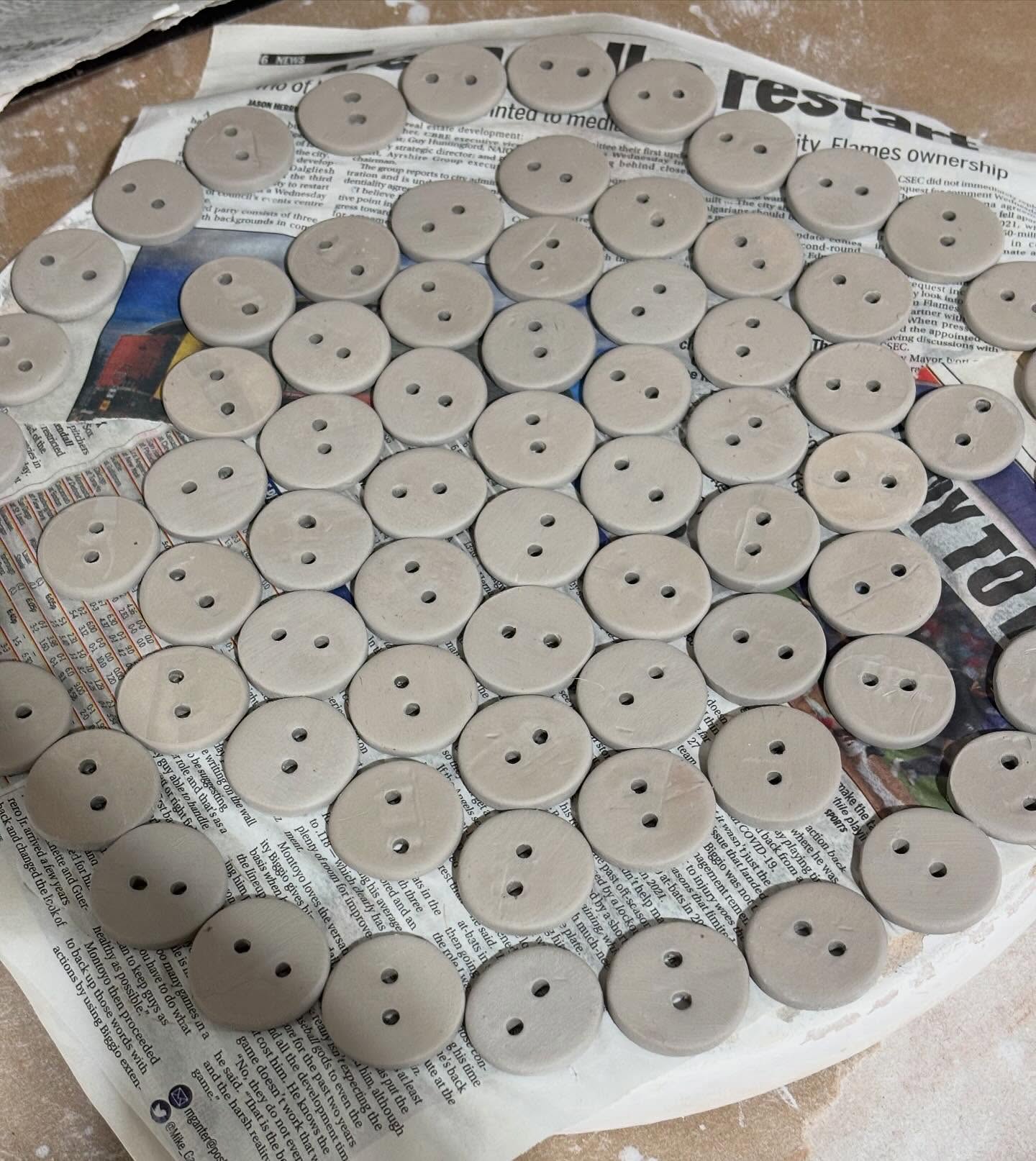 they will be cool when i glaze… promise
#handmadebuttons #ceramicbuttons #potterybuttons #claybuttons #buttonlover #buttonart #buttoncollection #textileart #sewingnotions #handmadeaccessories #smallbatchceramics #slowcraft #functionalceramics #makersgonnamake #wipceramics #greenware #buttondesign #fiberartsupplies #handbuiltceramics #craftsupplies #potteryprocess #supporthandmade #claydetails #ceramicstudio #centereeclaystudio #conet6 #buttoncraft #textileartist #ceramiccomponents #custombuttons